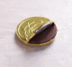 Изображение Шоколадная монета на открытке "8 марта"