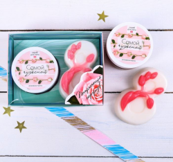 Женский подарочный набор "Самой чудесной" розовый мангоскраб для тела и фигурное мыло