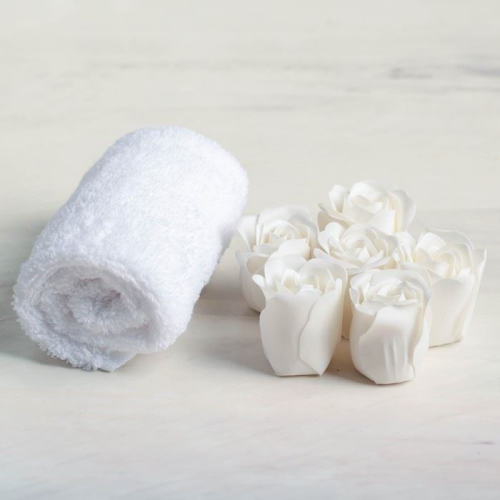 Изображение Подарочный набор Нашему дорогому учителю: мыльные лепестки 6 шт. и полотенце
