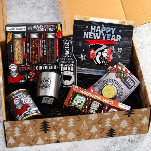 Изображение Гифтбокс большой Men`s box: конфеты, чай, шоколадная монета. термокружка, набор специй, открывалка, мармелад